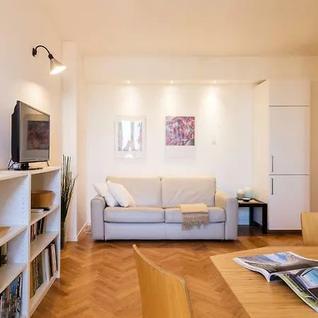 Joivy Homey 1-bed With View Near Citylife Apartment